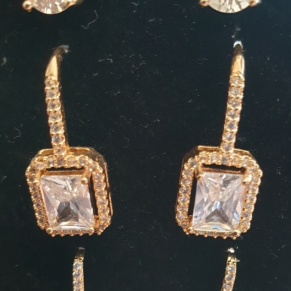 Earings - Picture 3 of 3